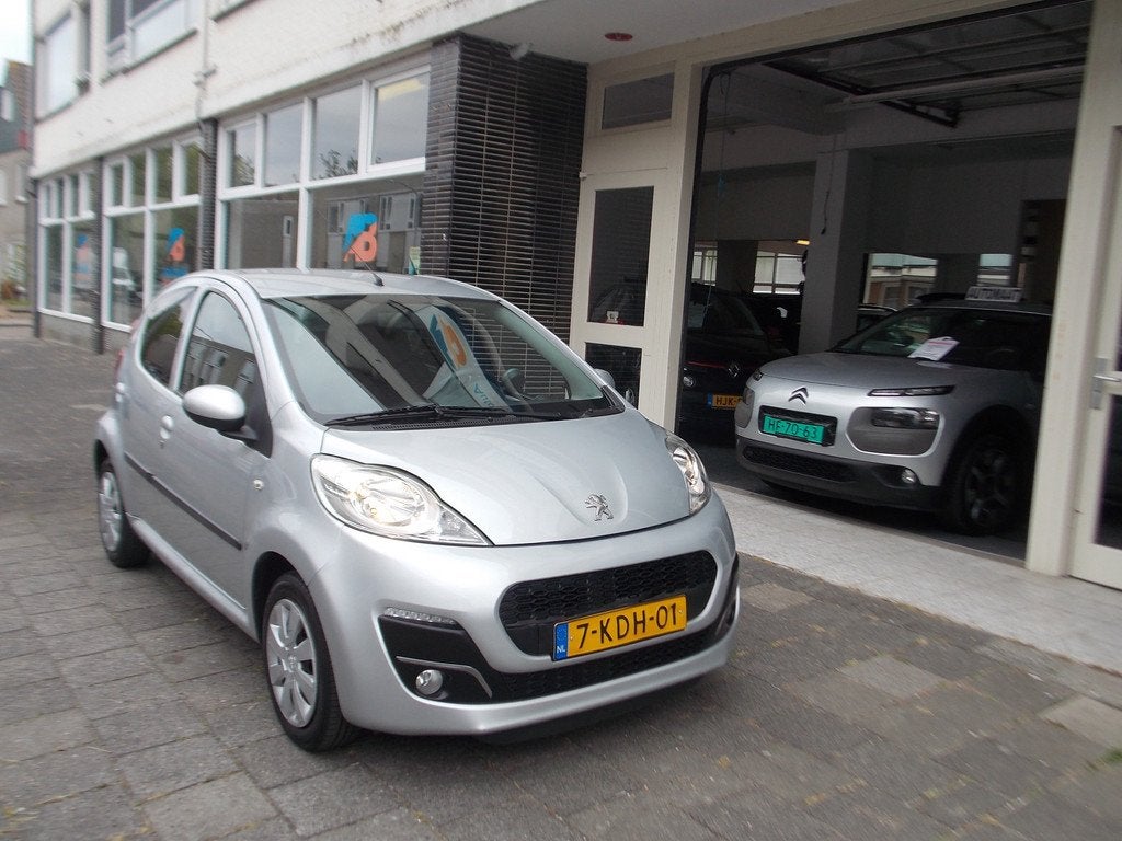 Peugeot 107 1.0 Active AUTOMAAT AIRCO 61 DKM ! UNIEK!, Auto's, Peugeot, Euro 5, Stof, Gebruikt, 4 stoelen
