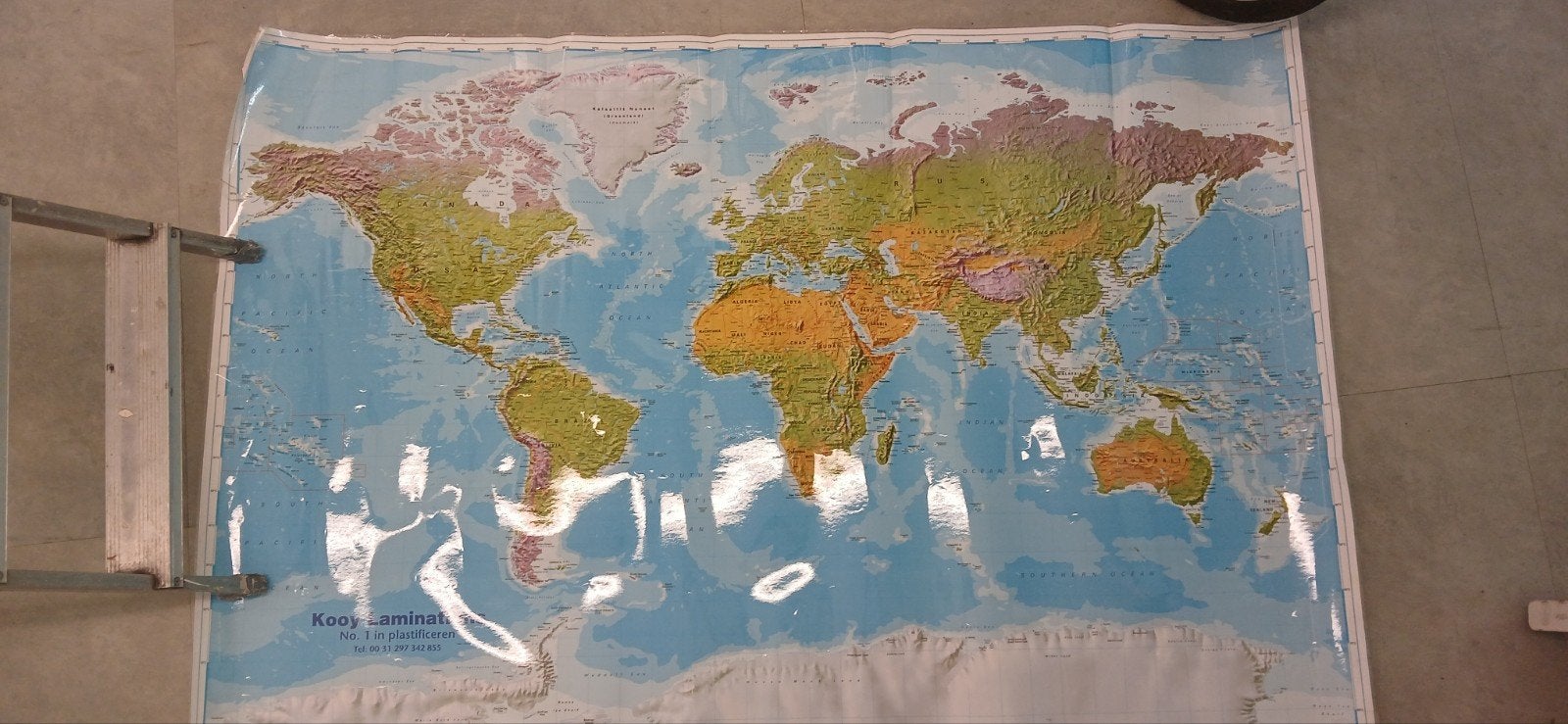 Grote gelamineerde wereldkaart, Ophalen, 2000 tot heden, Wereld, Landkaart