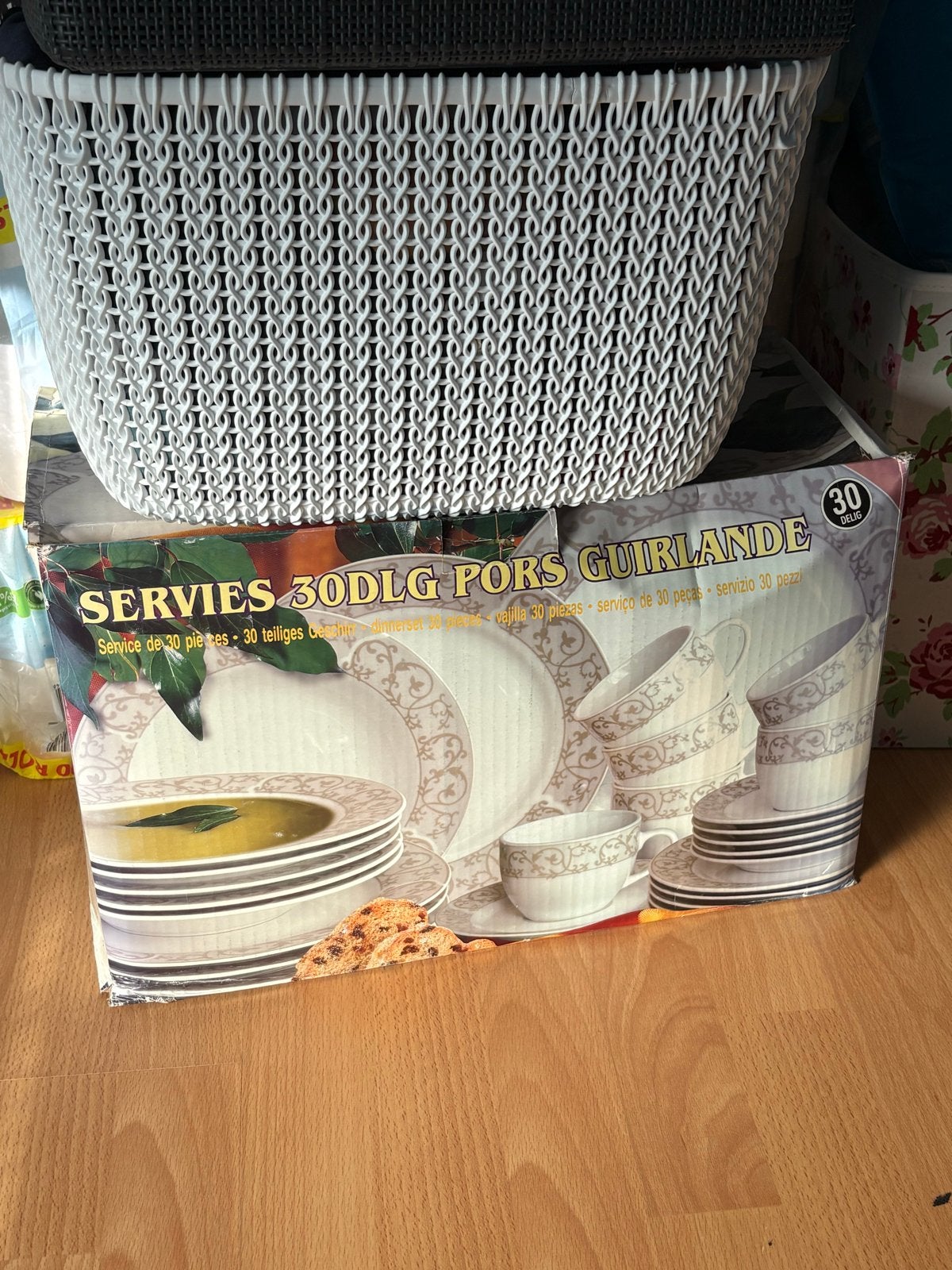 Servies 30-delig Porselein Guirlande, Klassiek, Nieuw, Ophalen of Verzenden, Porselein