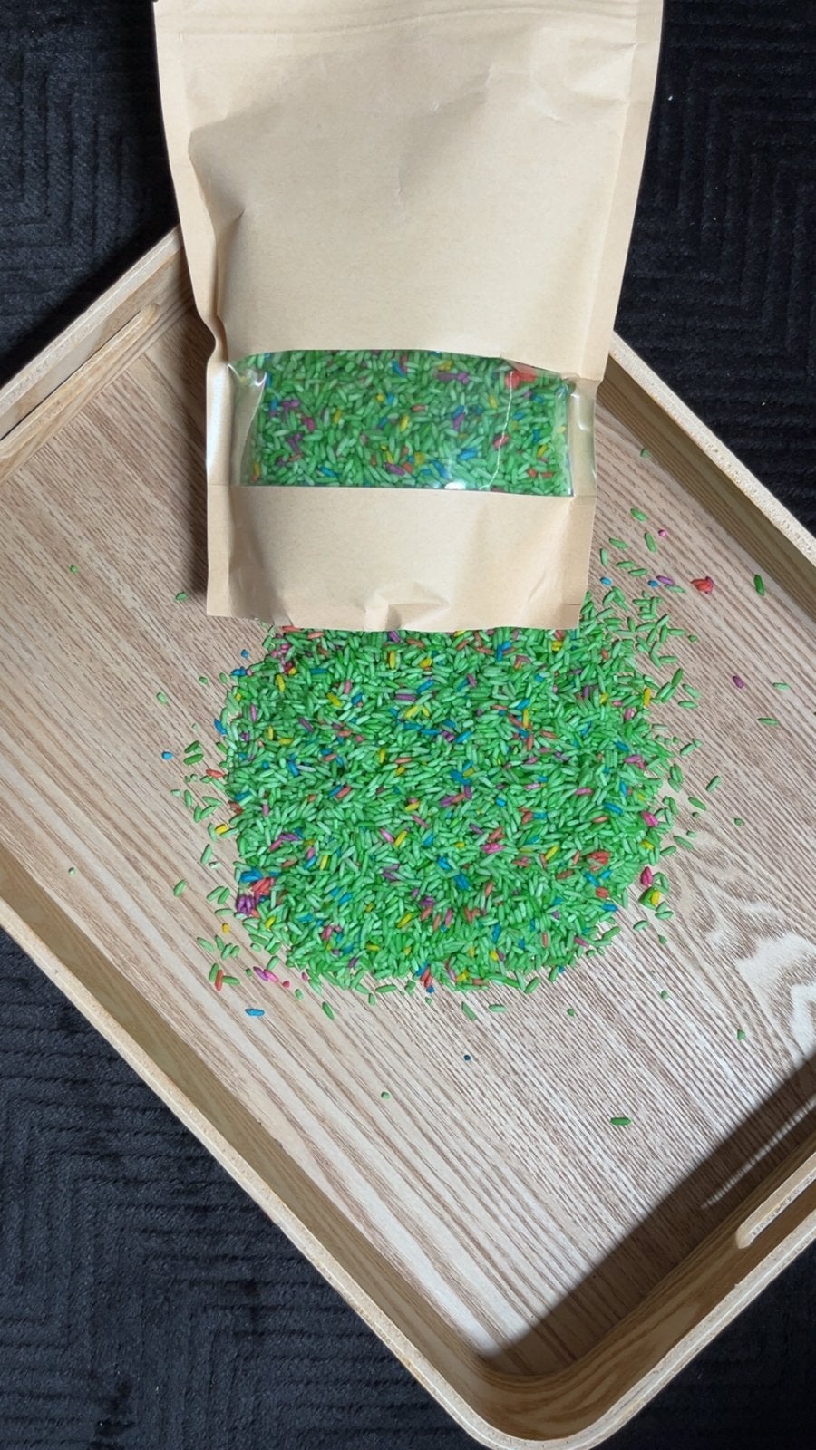 Speelrijst Groen met Kleurrijke Spikkels - Sensorisch Spel, Hoogersmilde Beilervaart 1, Ophalen of Verzenden, Info@sensoplay.nl