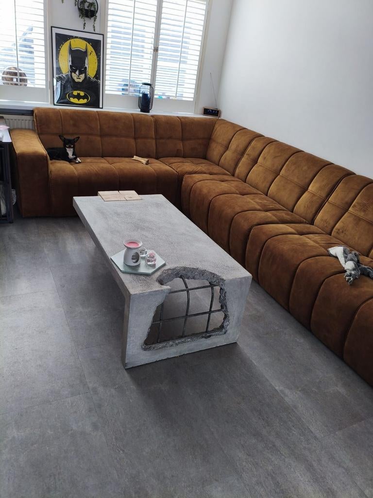 Industriële Salontafel beton met massief eiken pilaar, Huis en Inrichting, Tafels | Salontafels, Ophalen, 100 tot 150 cm, Eikenhout