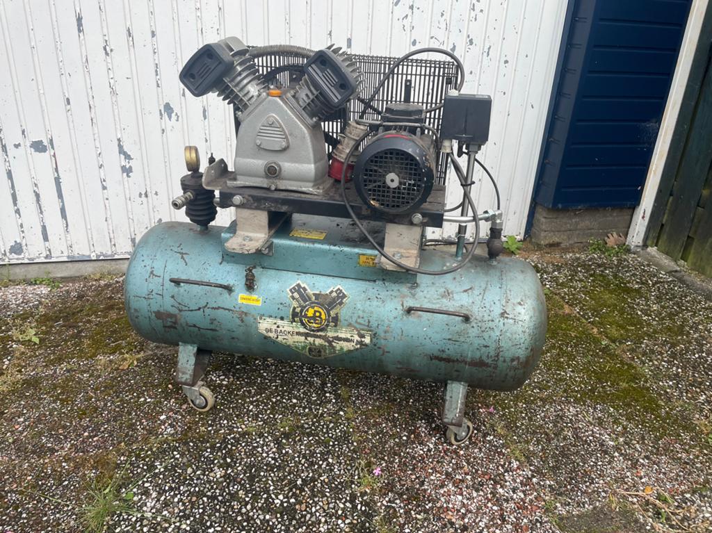 Compressor 2 cilinder 380V krachtstroom, Doe-het-zelf en Verbouw, Compressors, Ophalen, Gebruikt, 25 tot 100 liter, 200 tot 400 liter/min