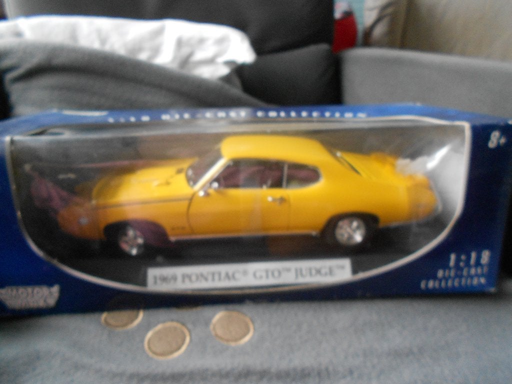 1:18 Pontiac GTO Judge geel 1969 MotorMax, Hobby en Vrije tijd, Modelauto's | 1:18, Ophalen, Zo goed als nieuw, Auto, Motormax