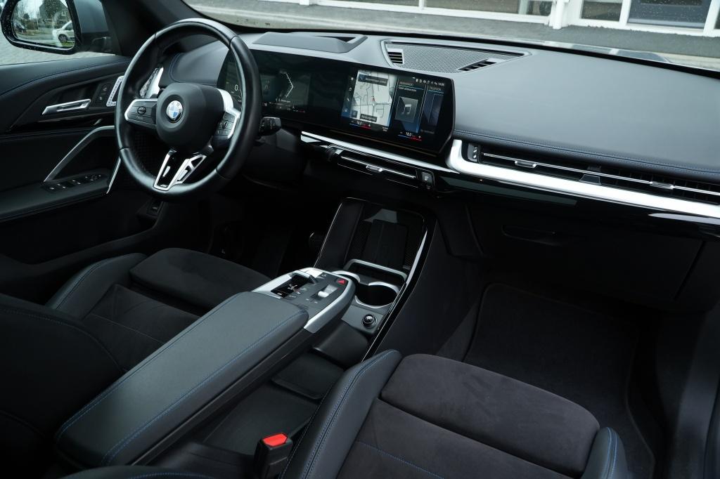 BMW X1 sDrive18i M-Sport I Pano I Head-up I 19 Inch I, Lichtsensor, Gebruikt, Origineel Nederlands, Bedrijf