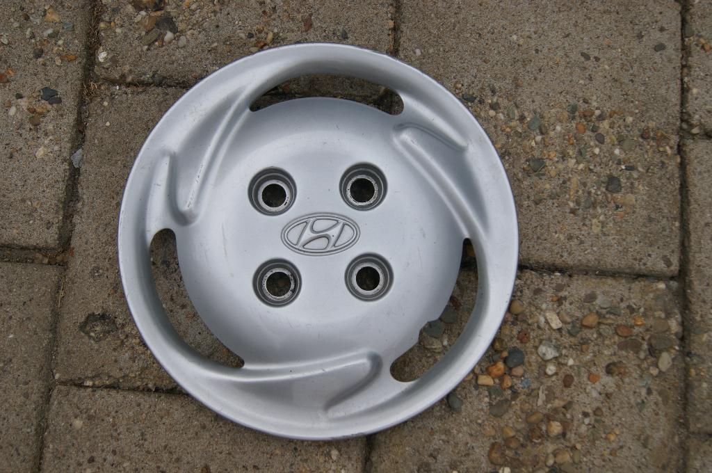 1 losse originele wieldop Hyundai Excel 13 inch (Model 1), Auto diversen, Wieldoppen, Ophalen of Verzenden, Gebruikt