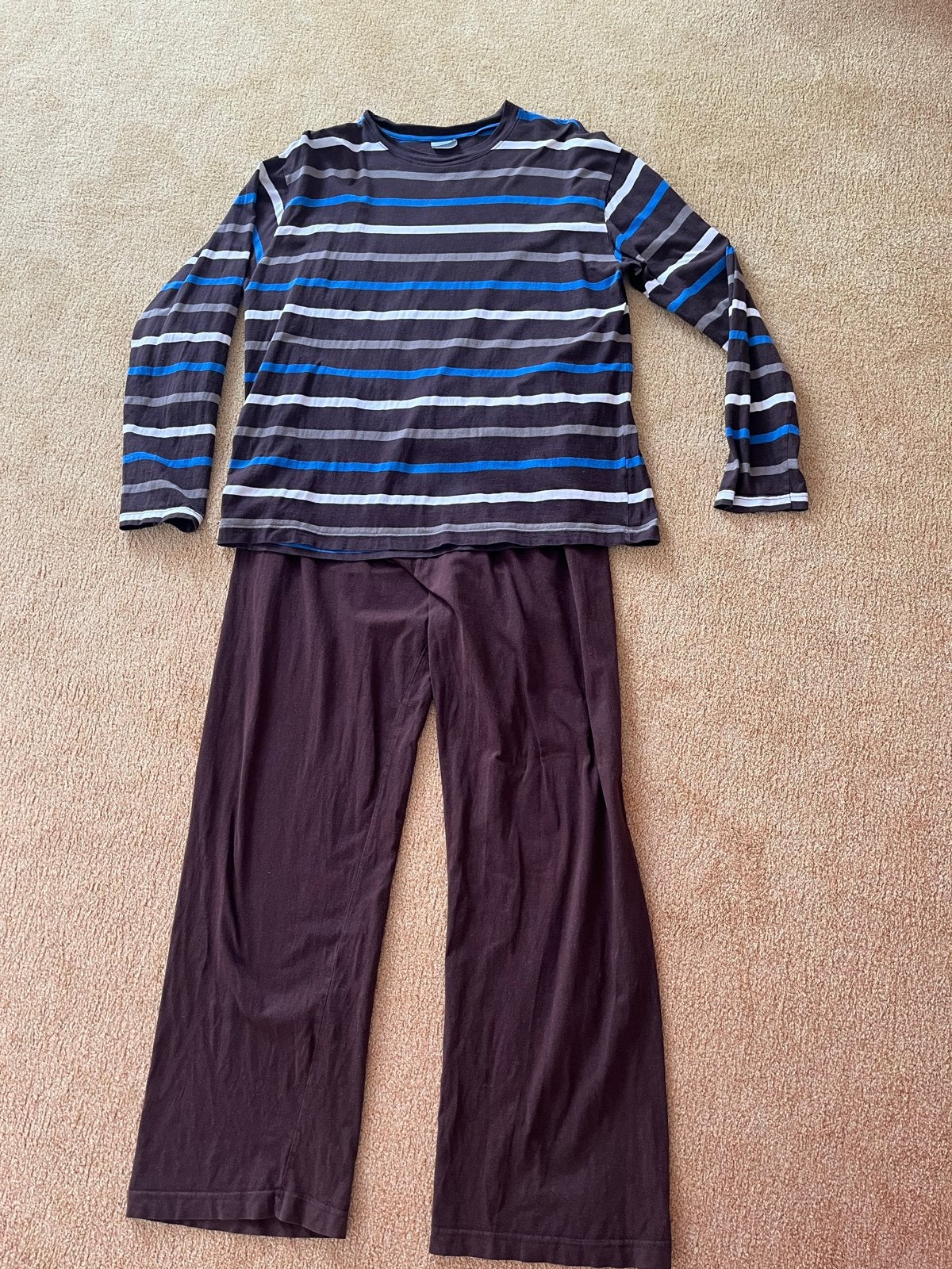 Heren pyjama Essentials, gestreept shirt en effen broek, Ophalen of Verzenden, Gedragen