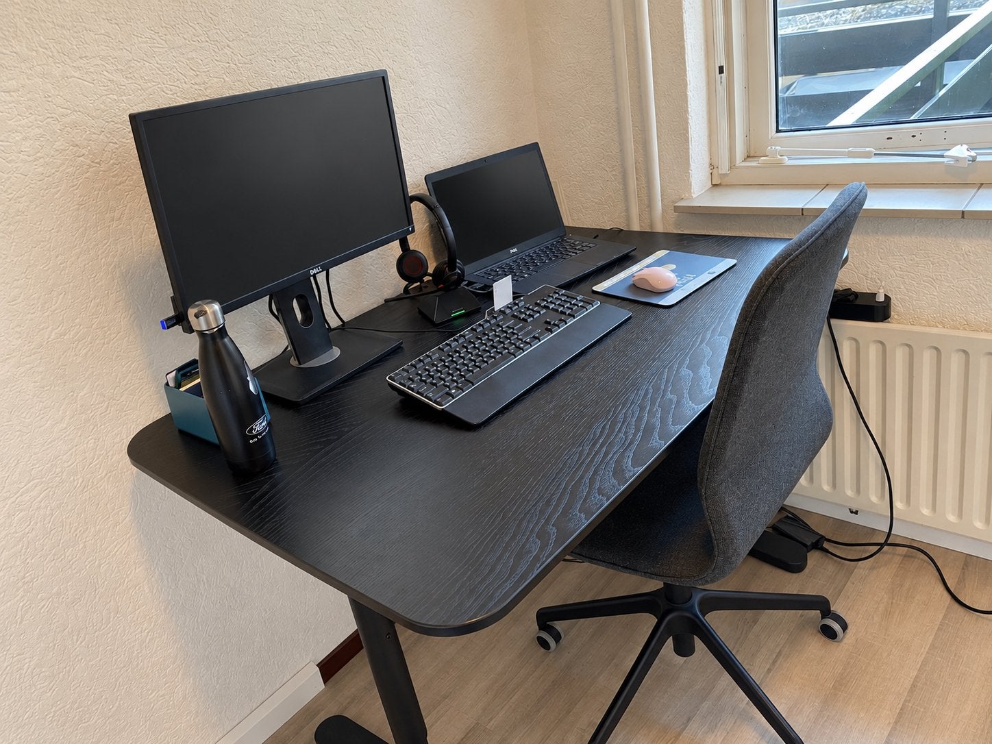 IKEA Bekant bureau met bureaustoel (120x80 cm), Ophalen, Zwart, Hout, Kinderbureau