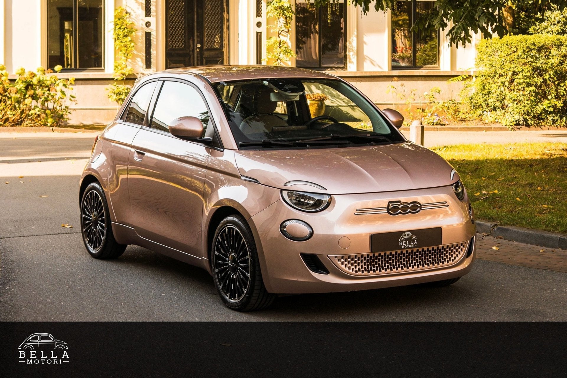 Fiat 500e 8x op voorraad | 42 kWh | Rijklaar | Bella Motori, Dealer onderhouden, Gebruikt, 118 pk, Overige kleuren