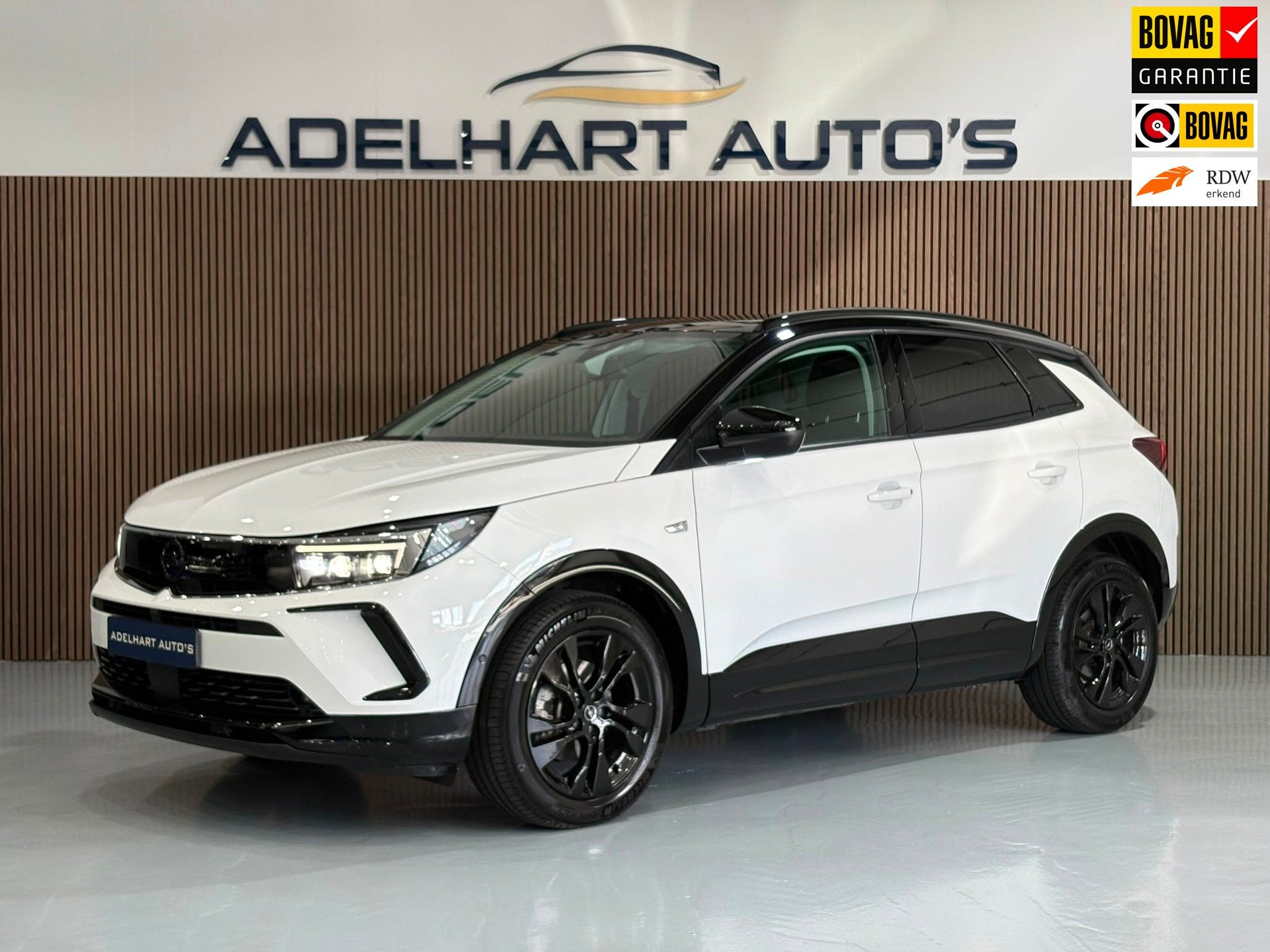 Opel Grandland 1.2 Turbo GS Advanced Automaat / Navigatie fu, Gebruikt, Zwart, 1199 cc, Wit