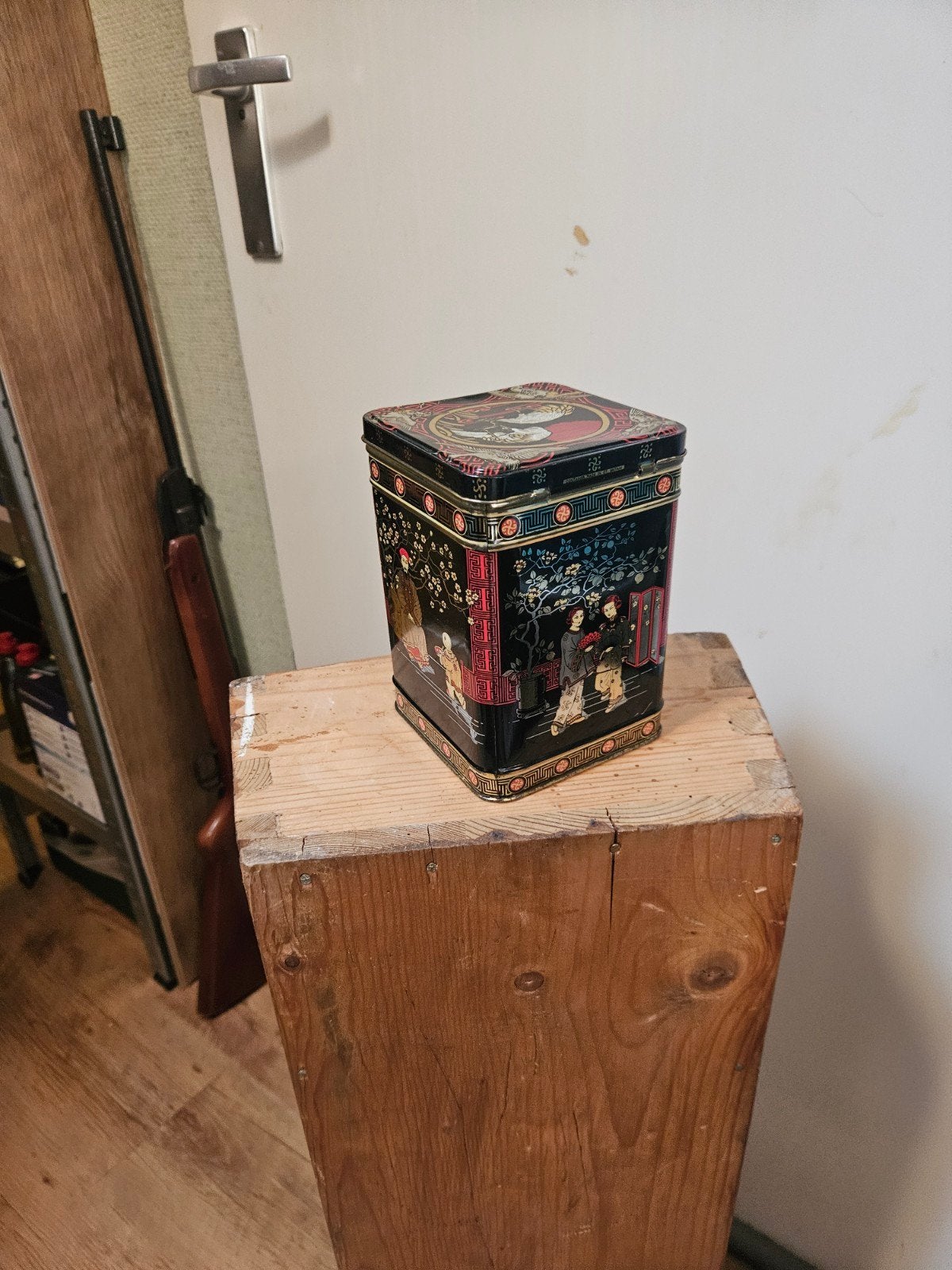 Vintage Chinese theebus met decoratieve afbeeldingen, Ophalen
