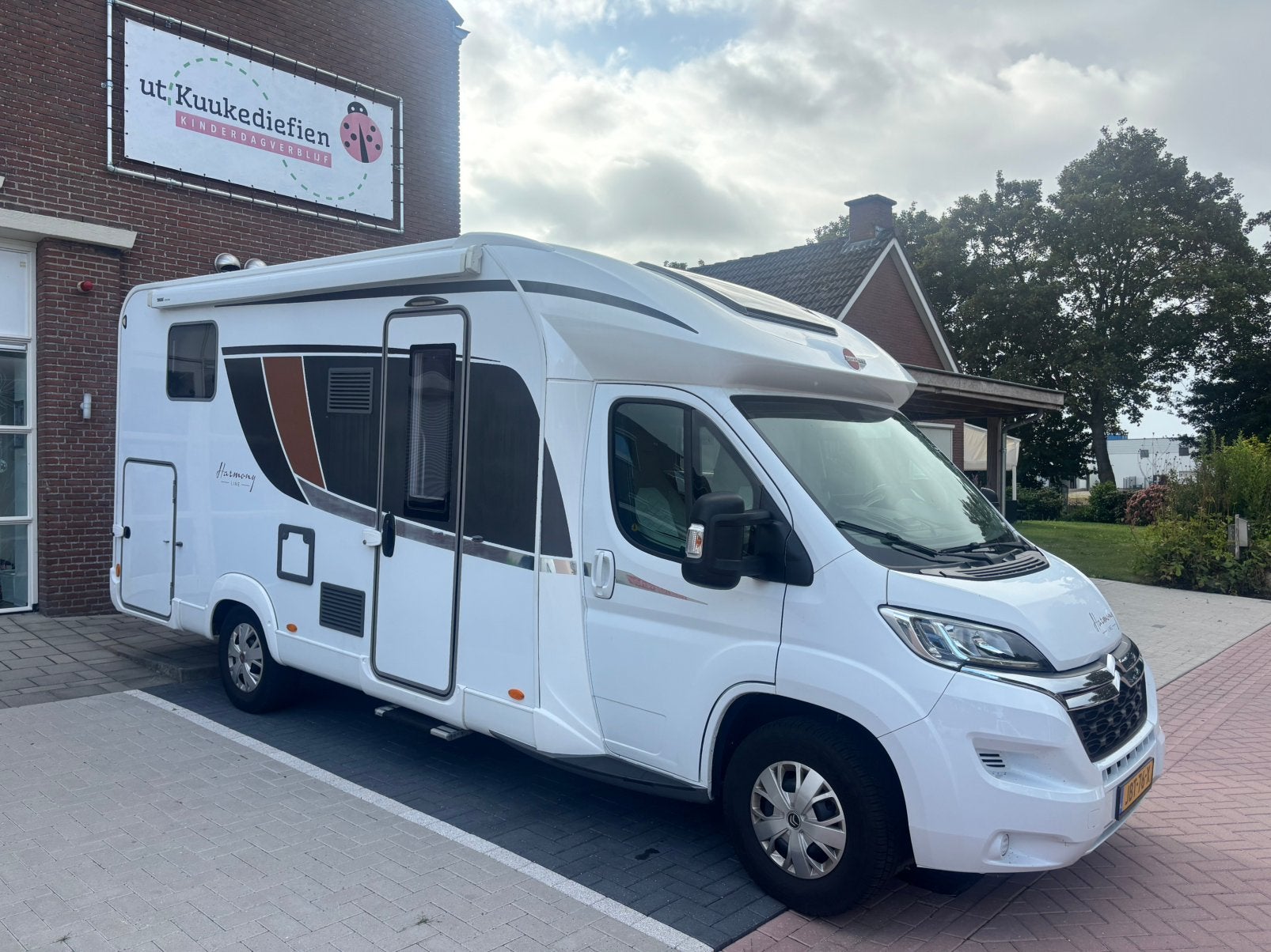 Bürstner Harmony Line 7005 camper, Caravans en Kamperen, Campers, Standaard zit, Ringverwarming, Koelkast, Bürstner