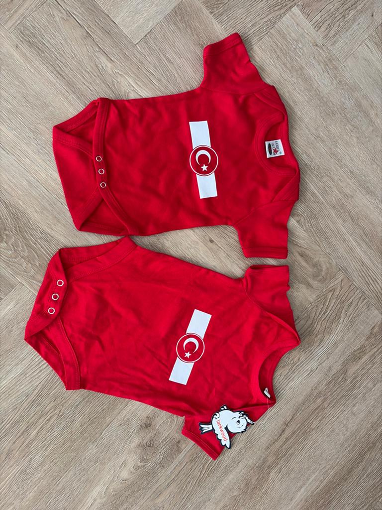 2 Nieuwe Rompertjes met Turkse Vlag - Maat 68 / 6-12 maanden, Kinderen en Baby's, Babykleding | Maat 68, Ophalen of Verzenden