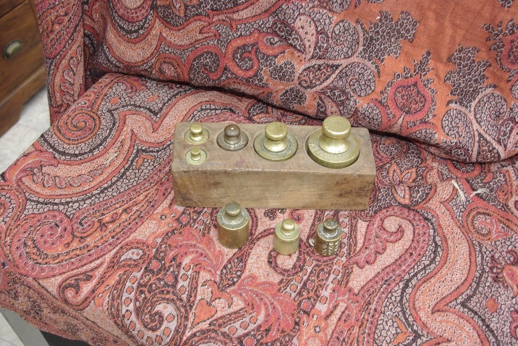 Antieke messing gewichten set in houten blok, Antiek en Kunst, Ophalen