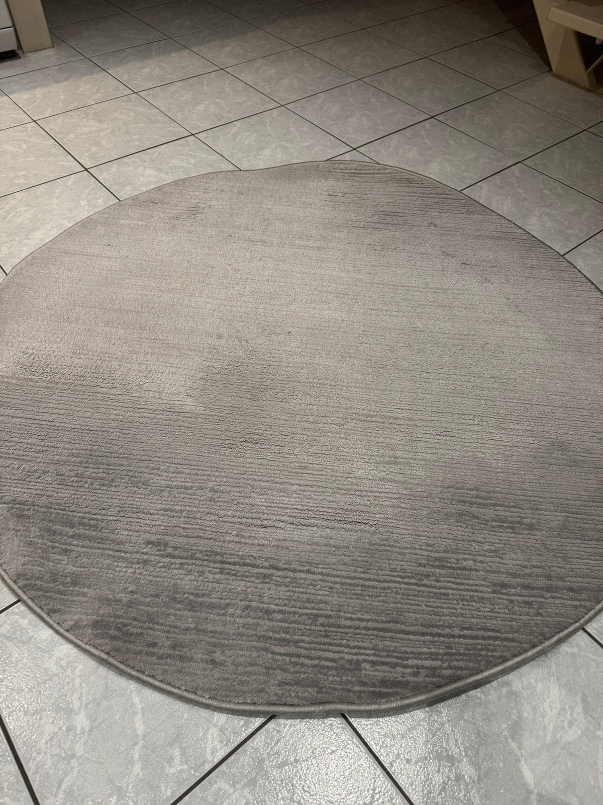 Tapijt grijs rond GRATIS, Huis en Inrichting, Stoffering | Tapijten en Kleden, Ophalen, 100 tot 150 cm, Rond, Zo goed als nieuw