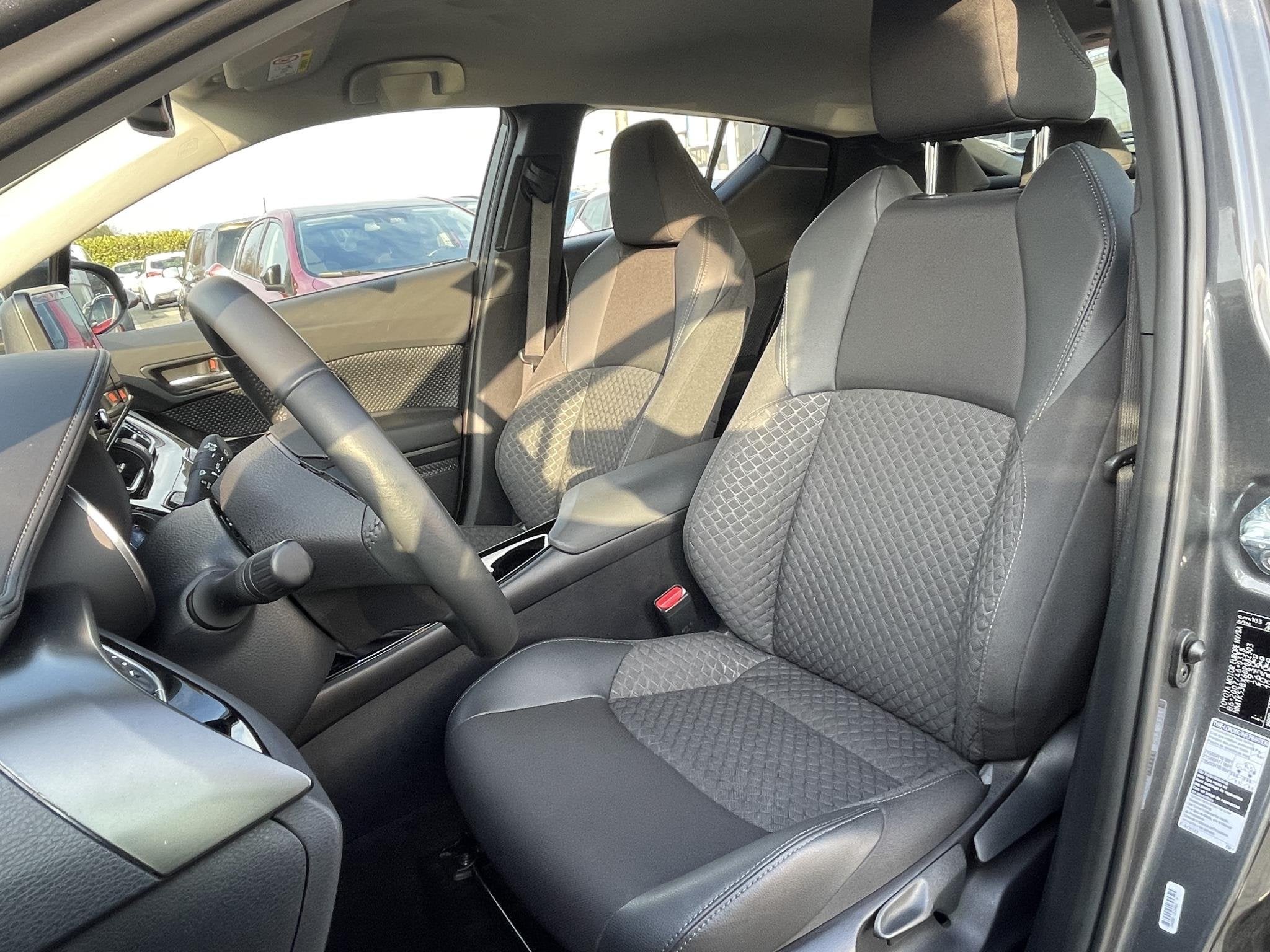 Toyota C-HR 2.0 Hybrid Dynamic + afneembare trekhaak NL Auto, Euro 6, 4 cilinders, Leder en Stof, Origineel Nederlands