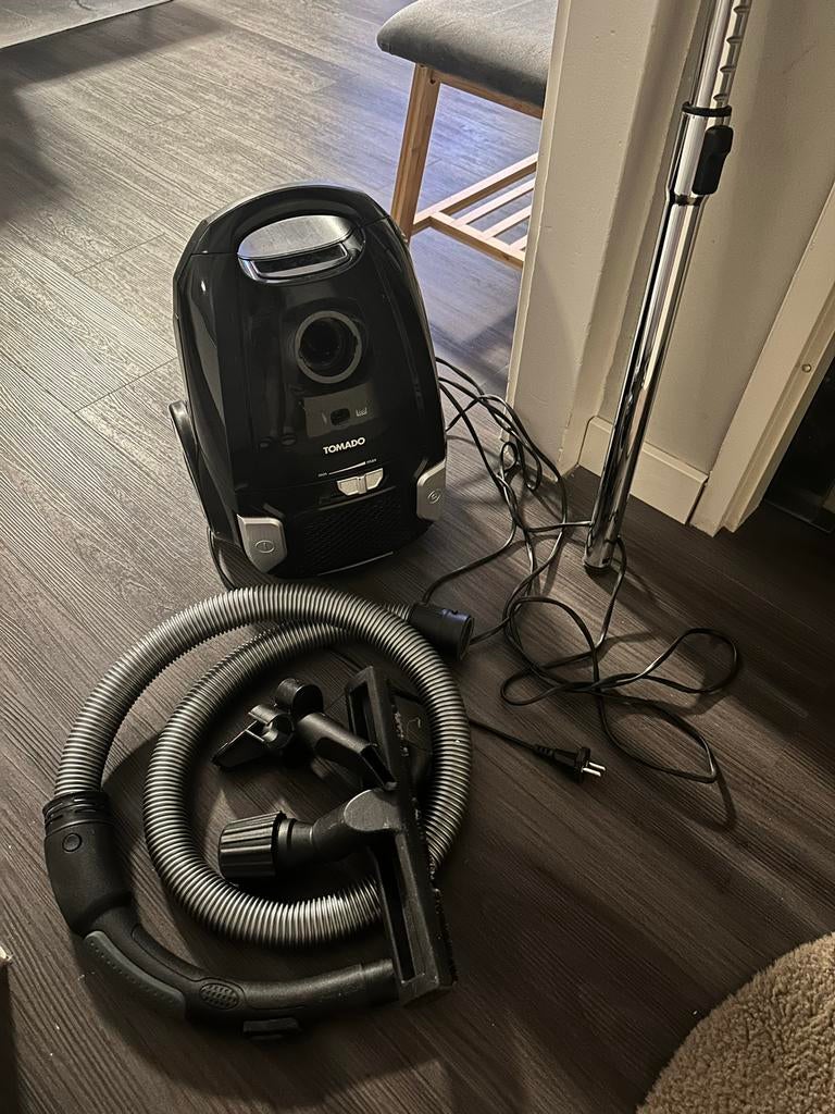 Tomado stofzuiger - Zwart, Ophalen, Gebruikt, Stofzak, Minder dan 1200 watt