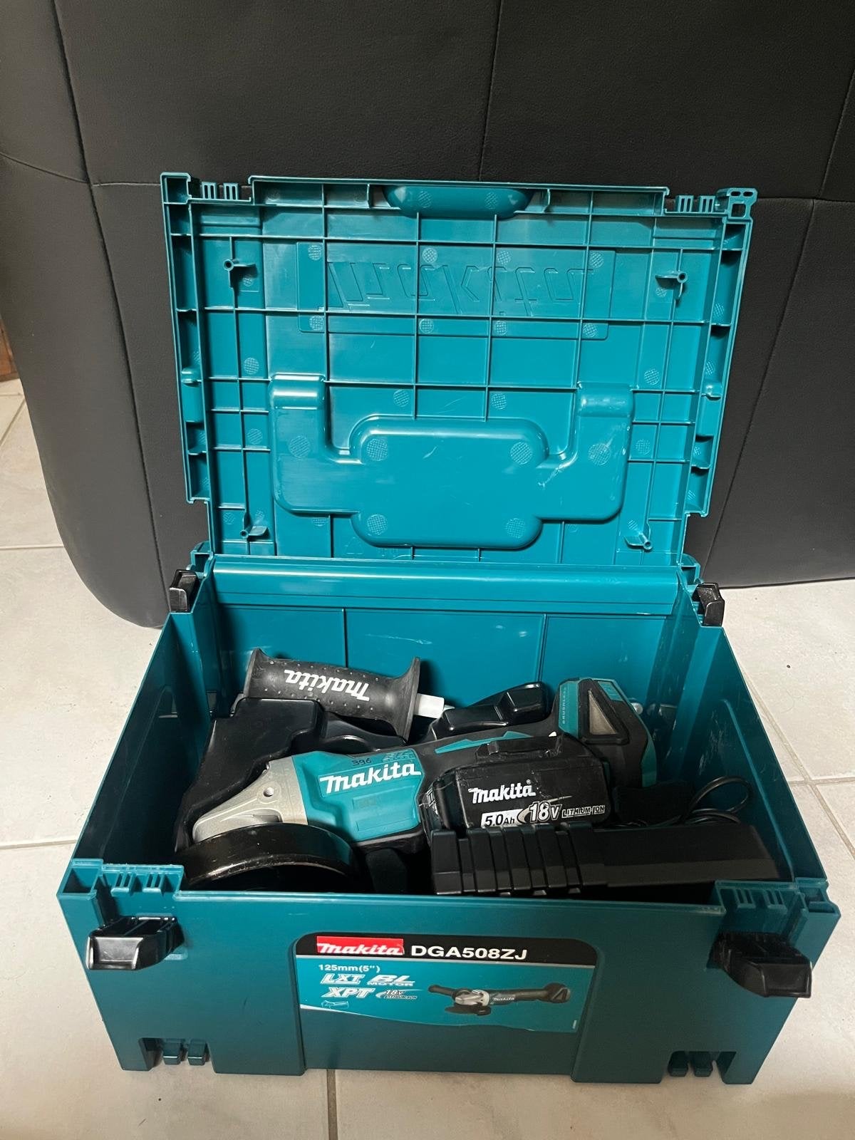 Makita DGA508ZJ Accu Haakse Slijper 18V met Accu en Lader, Ophalen, Zo goed als nieuw, Minder dan 700 watt, Haakse handslijpmachine