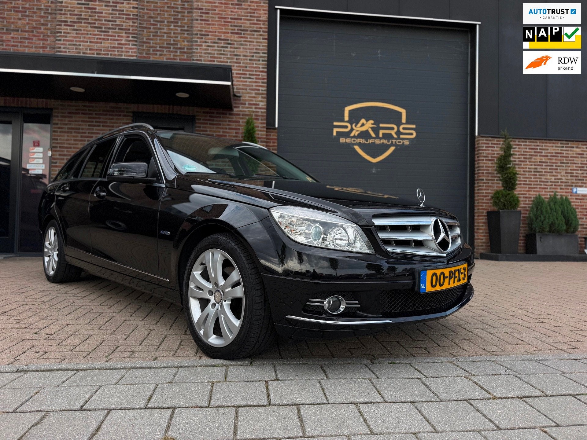 Mercedes-Benz C-klasse Estate 180 CGI BlueEFFICIENCY Busines, Achterwielaandrijving, Zwart, Zwart, Origineel Nederlands
