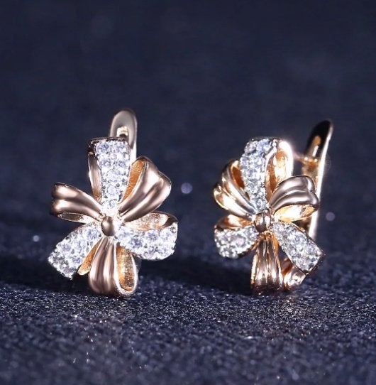 18K goud verguld oorbellen met zirkonen bloemen, Overige materialen, Nieuw, Ophalen of Verzenden, Met edelsteen
