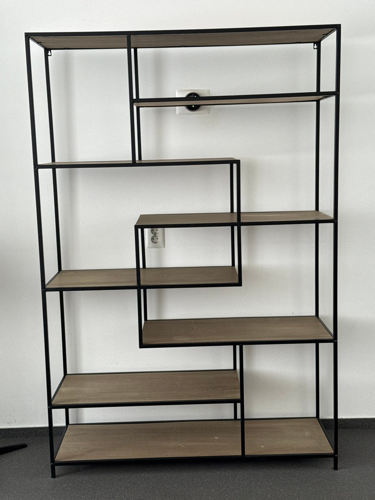 Stijlvolle dressoir met Zwart Metalen Frame en Houten Plan, Met plank(en), Gebruikt, 100 tot 150 cm, Ophalen of Verzenden