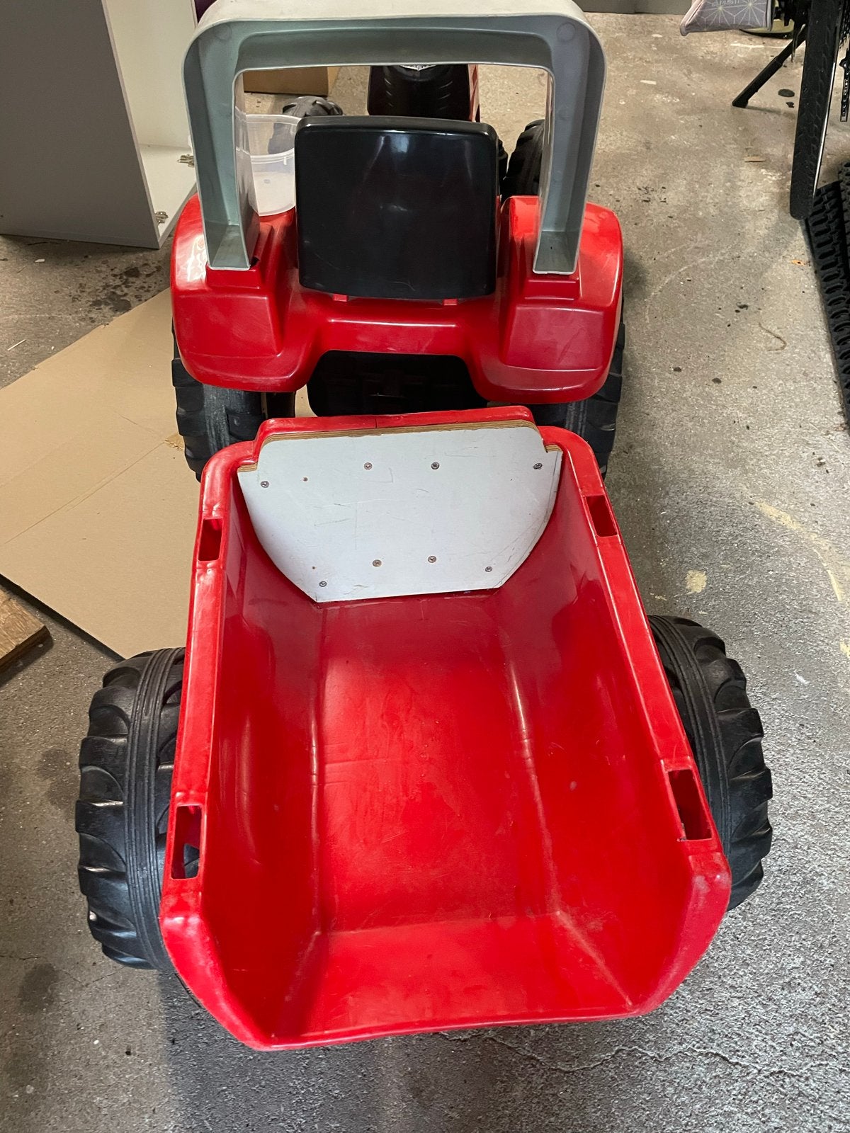 Rode traptractor met aanhanger, Kinderen en Baby's, Speelgoed | Buiten | Voertuigen en Loopfietsen, Ophalen, Gebruikt, Trapvoertuig
