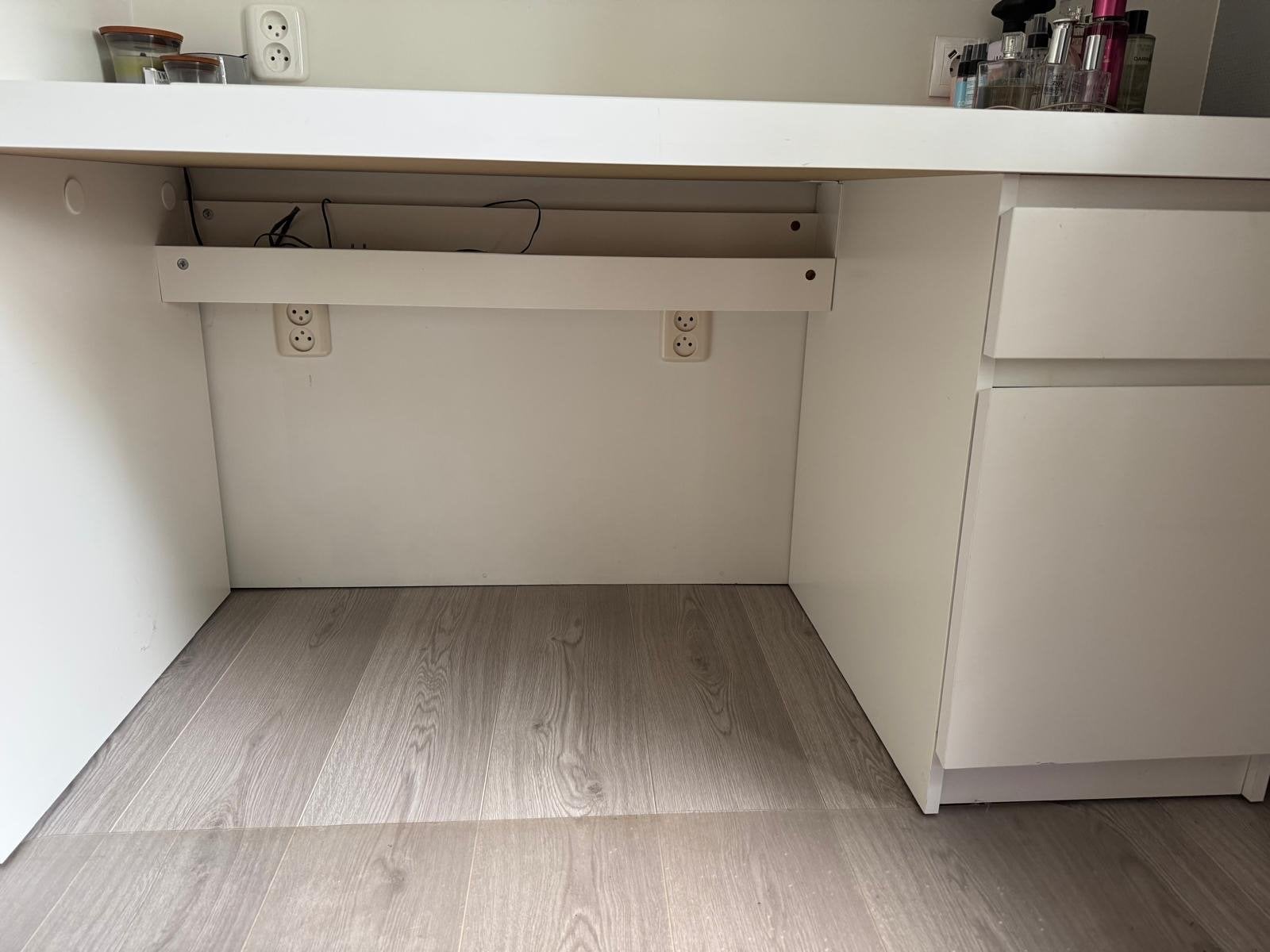 IKEA Malm Bureau - Wit met lades, Ophalen, Met lades, Spaanplaat of MDF, Zo goed als nieuw