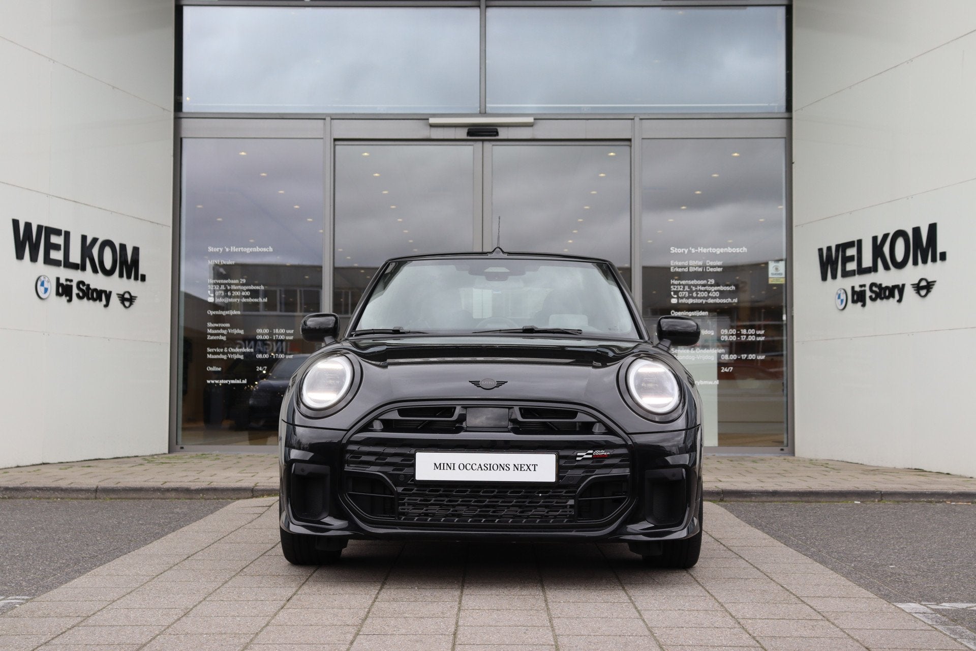 MINI Cabrio Cooper C Automaat / John Cooper Works / Pakket M, 15 km/l, Gebruikt, 4 stoelen, Zwart