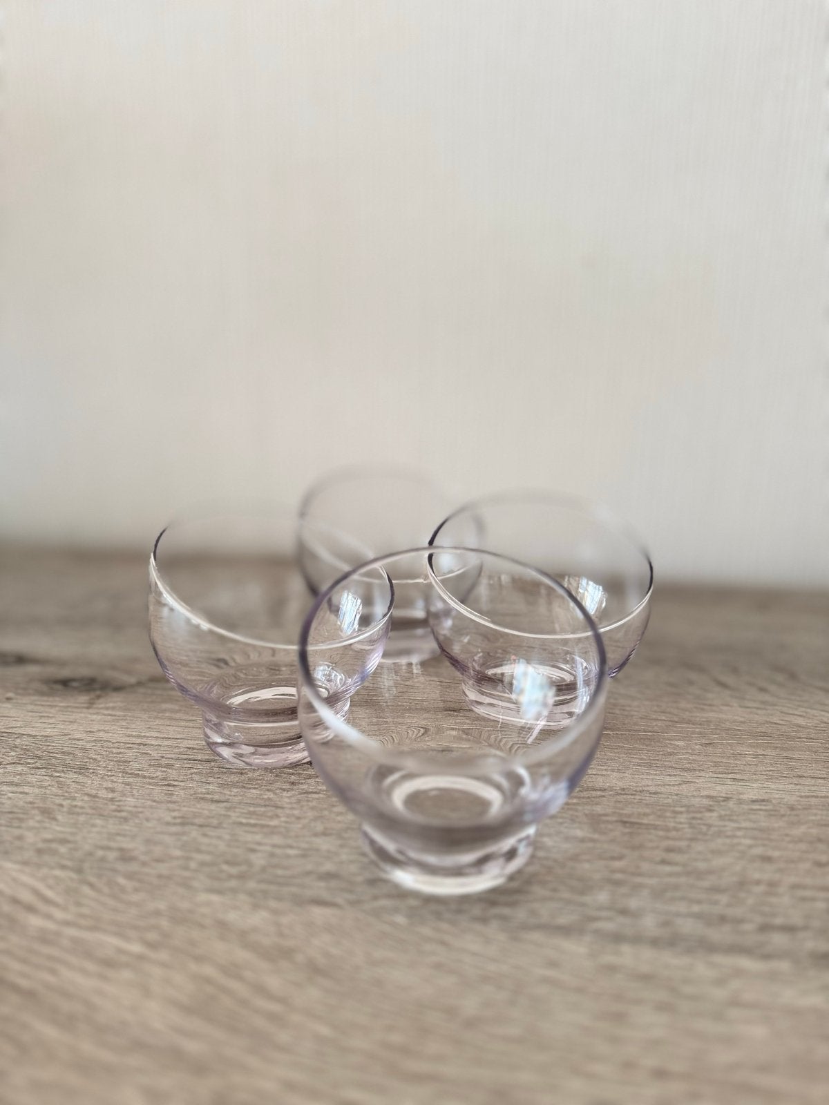 4-delige glazen dessertset / ijscoupes – licht paarse gloed, Ophalen of Verzenden, Gebruikt, Glas, Glas of Glazen