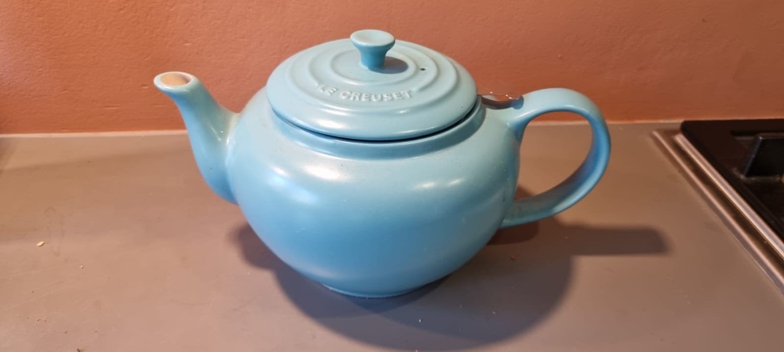 Le Creuset Theepot met theezeef - Lichtblauw, Blauw, Zo goed als nieuw, Steen/keramiek, Le Creuset