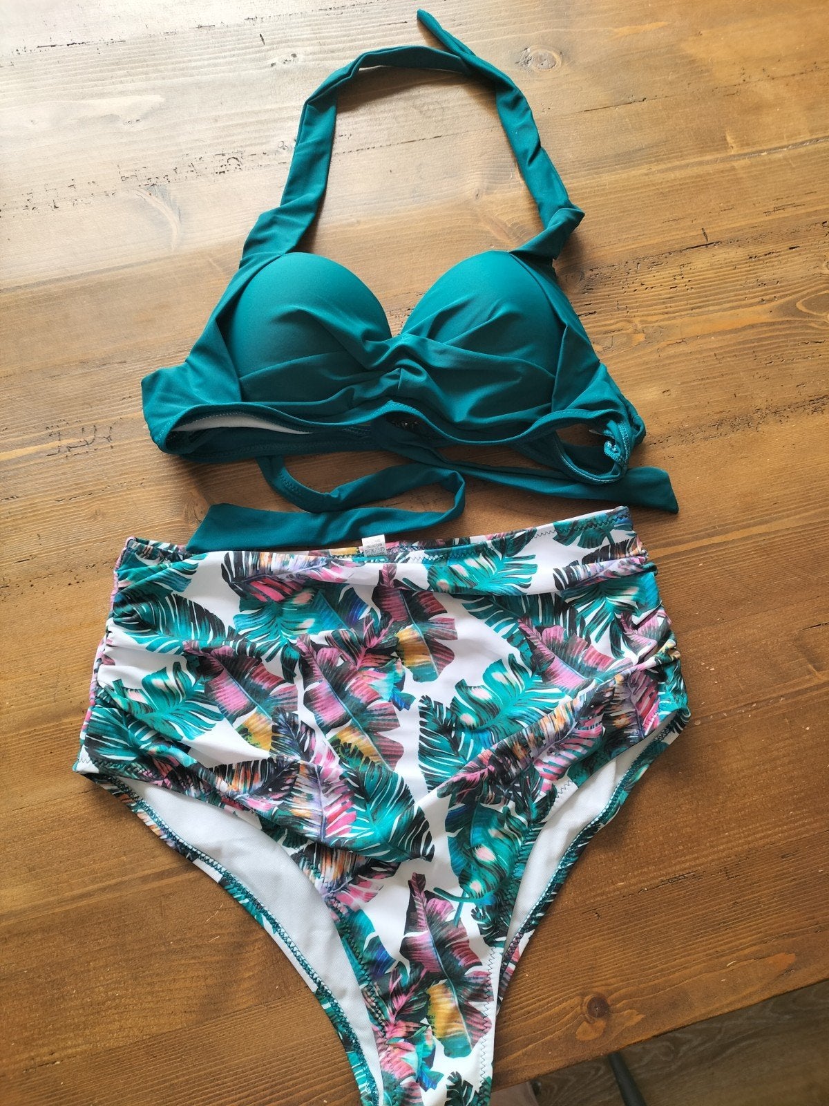 High waist halter bikini maat L - Cup valt klein, Kleding | Dames, Badmode en Zwemkleding, Ophalen of Verzenden, Nieuw, Meerkleurig