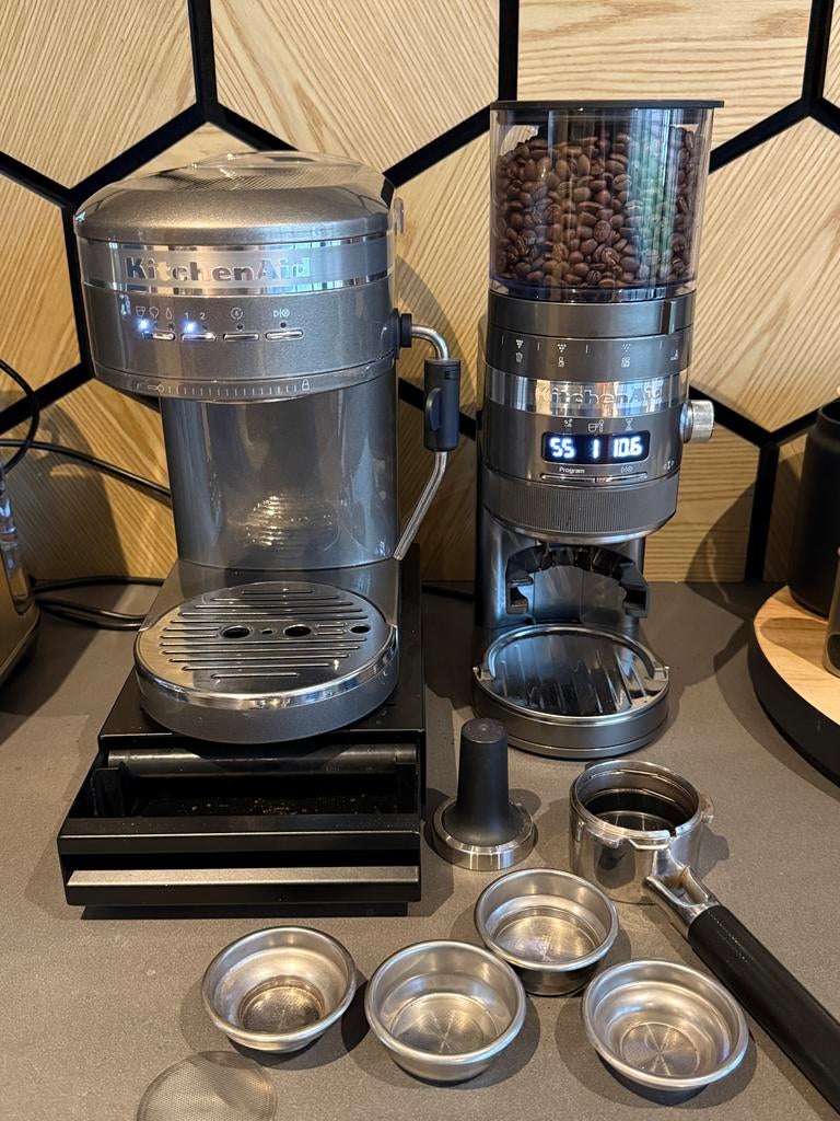 KitchenAid Artisan Piston Espressomachine met bonenmaler, Witgoed en Apparatuur, Koffiezetapparaten, Espresso apparaat, Koffiebonen
