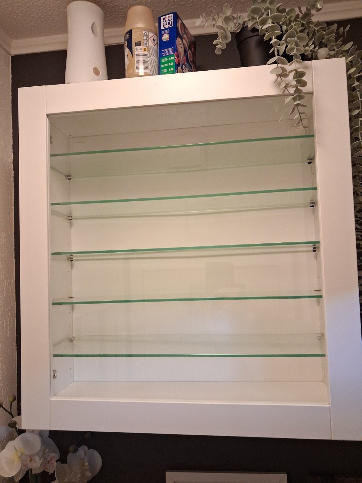 ikea besta vitrine met glazen planken, Ophalen, (Half)hoge kast, Minder dan 50 cm, Zo goed als nieuw