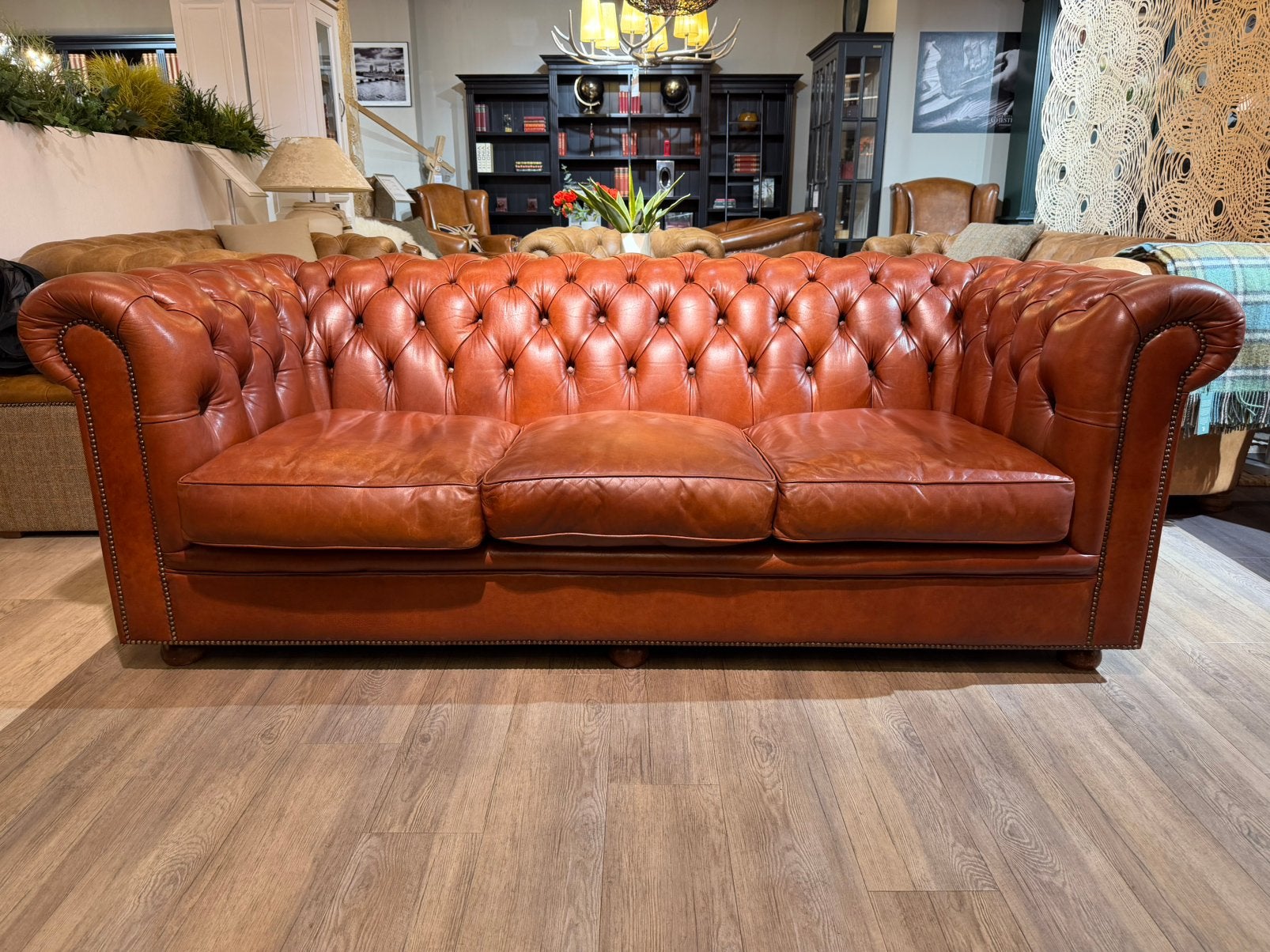 ENGELSE BENDIC CHESTERFIELD 3 ZITS BANK IN COGNAC BRUIN, Ophalen of Verzenden