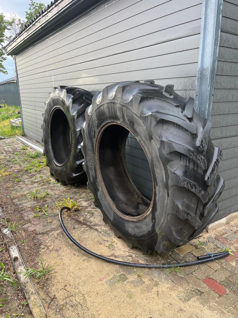 Twee gebruikte 20.8R38 goodyear banden . Elk aannemelijk bod, Zakelijke goederen, Agrarisch | Onderdelen | Banden, Velgen en Assen