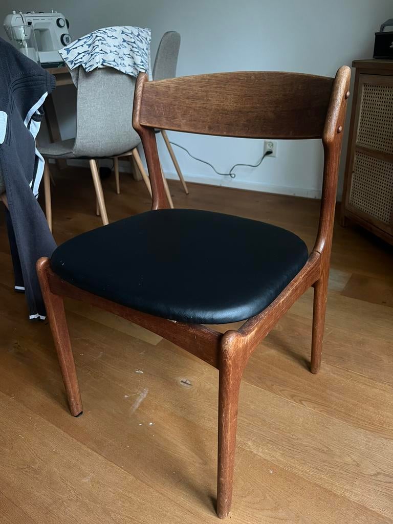 Vintage stoel van ontwerper Eric Buch, Huis en Inrichting, Stoelen, Ophalen, Zo goed als nieuw, Bruin, Eén
