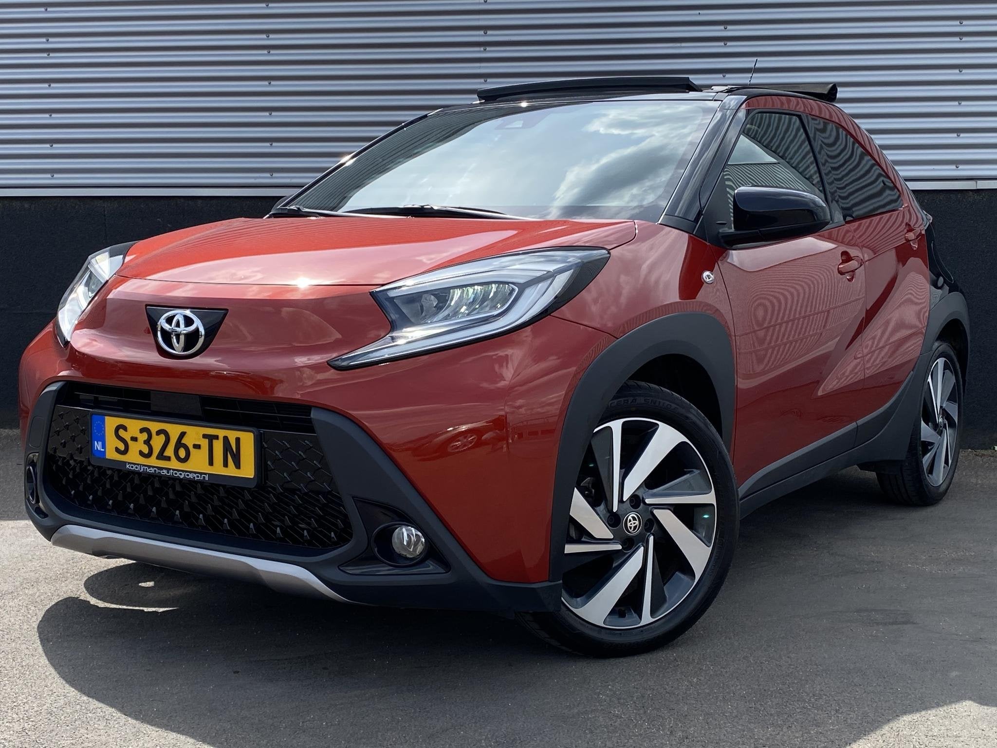 Toyota Aygo X 1.0 VVT-i S-CVT Envy AUTOMAAT Cabrio elektrisc, Auto's, Dealer onderhouden, Gebruikt, Euro 6, 4 stoelen
