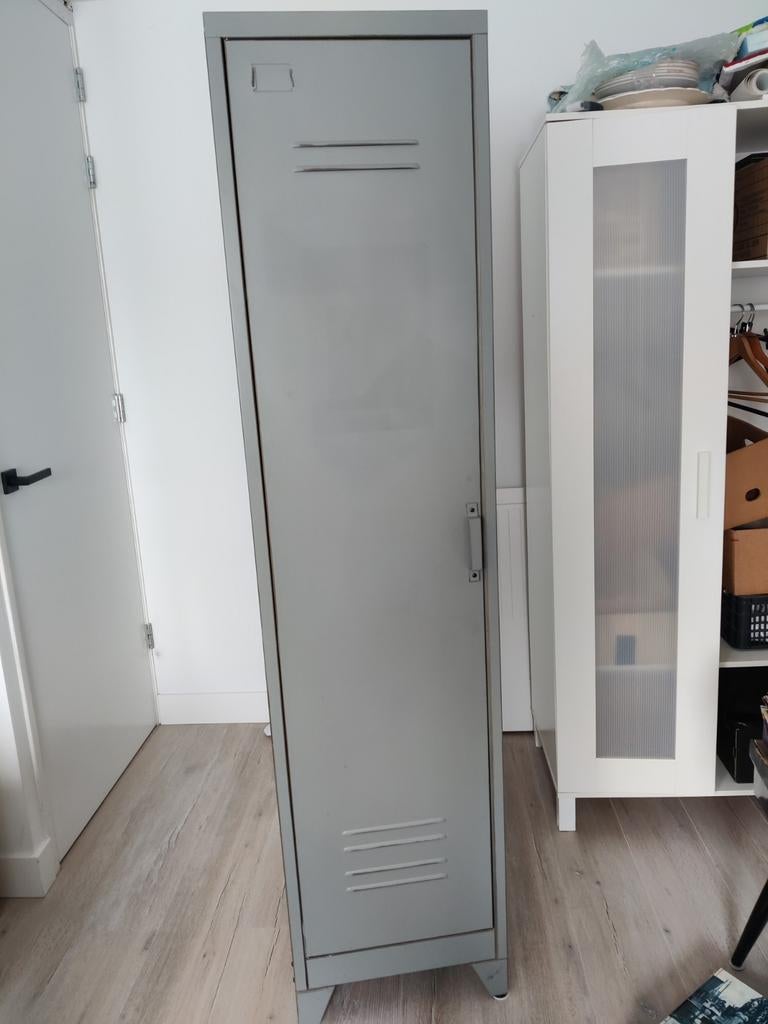 WOOOD Grijze lockerkast, Ophalen, Gebruikt