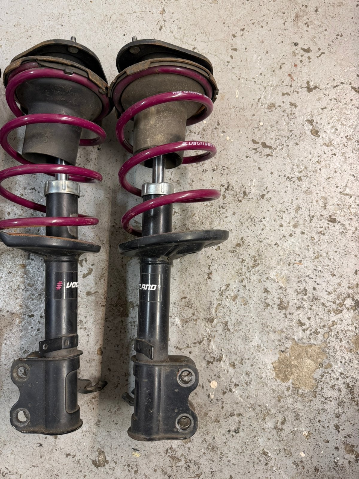 Foto 3 van toyota Corolla e11 veerpoten met verlagingsveren