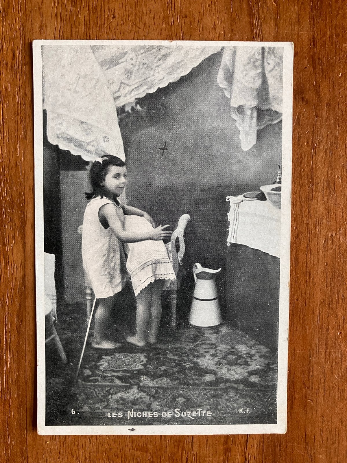 'Les Niches de Suzette' - 6. Meisjes met lampetkan, Ophalen of Verzenden, Voor 1920, Ongelopen, Kinderen
