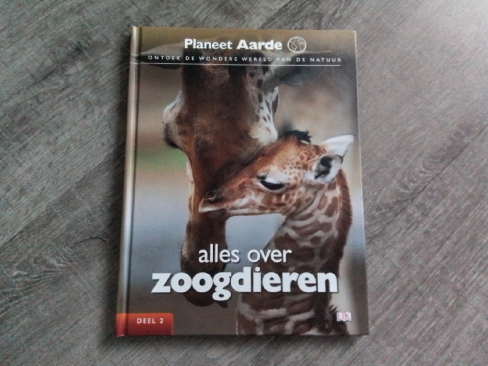Boek planeet aarde alles over zoogdieren deel 2, Boeken, Ophalen of Verzenden, Zo goed als nieuw, Natuur algemeen