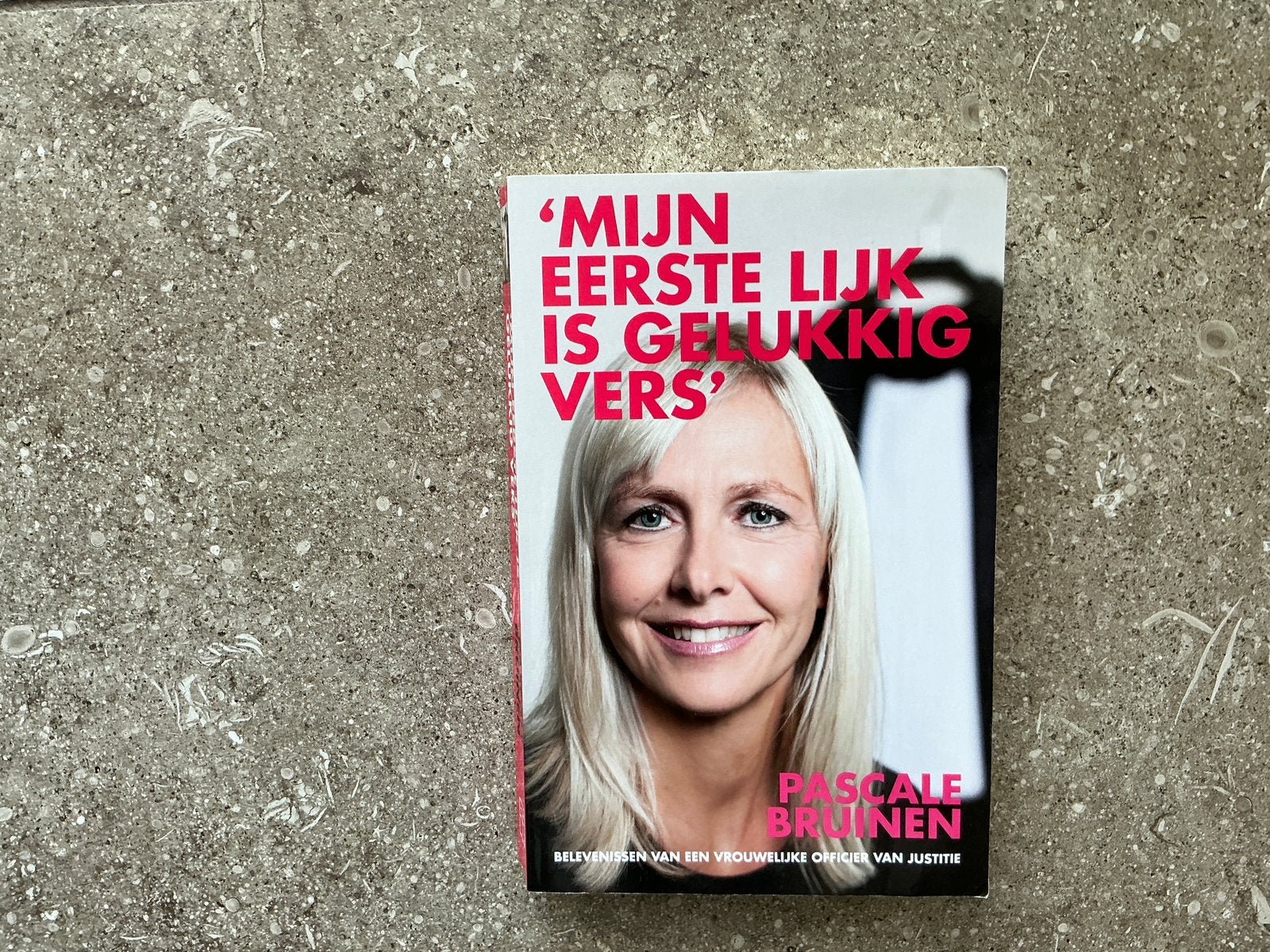 Mijn eerste lijk is gelukkig vers - Pascale Bruinen (KWF), Ophalen of Verzenden, Zo goed als nieuw, Overige