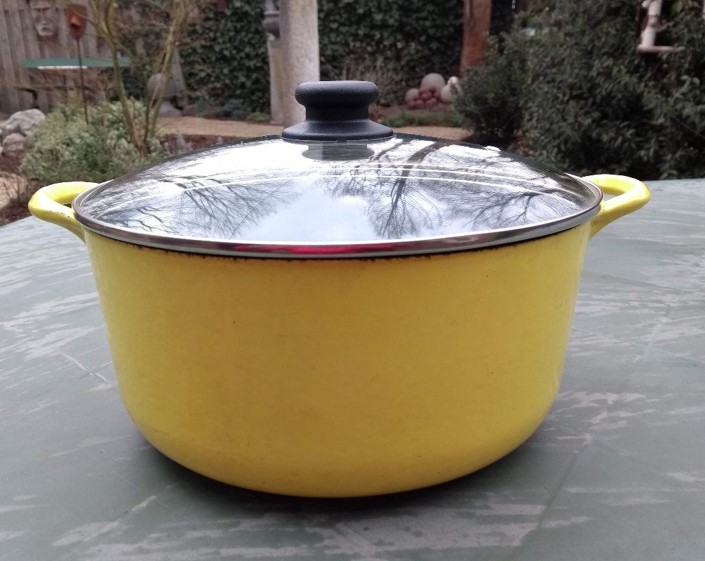 DESCOWARE vintage jaren 50 citroen geel gietijzeren pan 26cm, Le Creuset, Ophalen of Verzenden, Zo goed als nieuw, Met handvatten