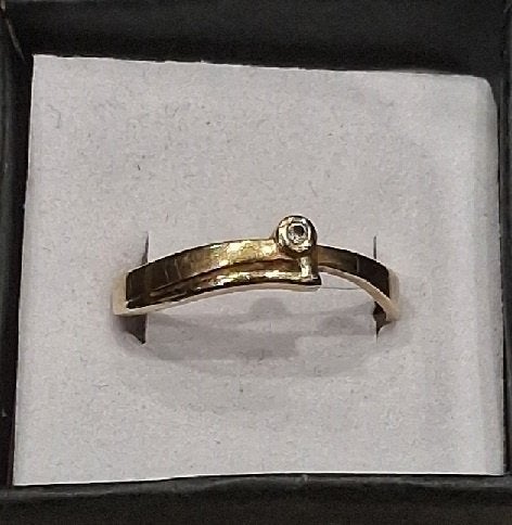 18 karaat gouden damesring., Gebruikt, Ophalen of Verzenden, 17 tot 18, Dame