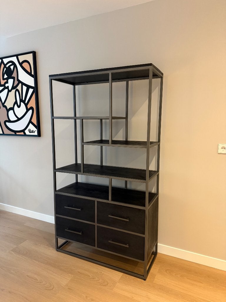 Zwarte (mango)houten kast met lades en vakken, Huis en Inrichting, Ophalen, Met plank(en), 100 tot 150 cm, Zo goed als nieuw