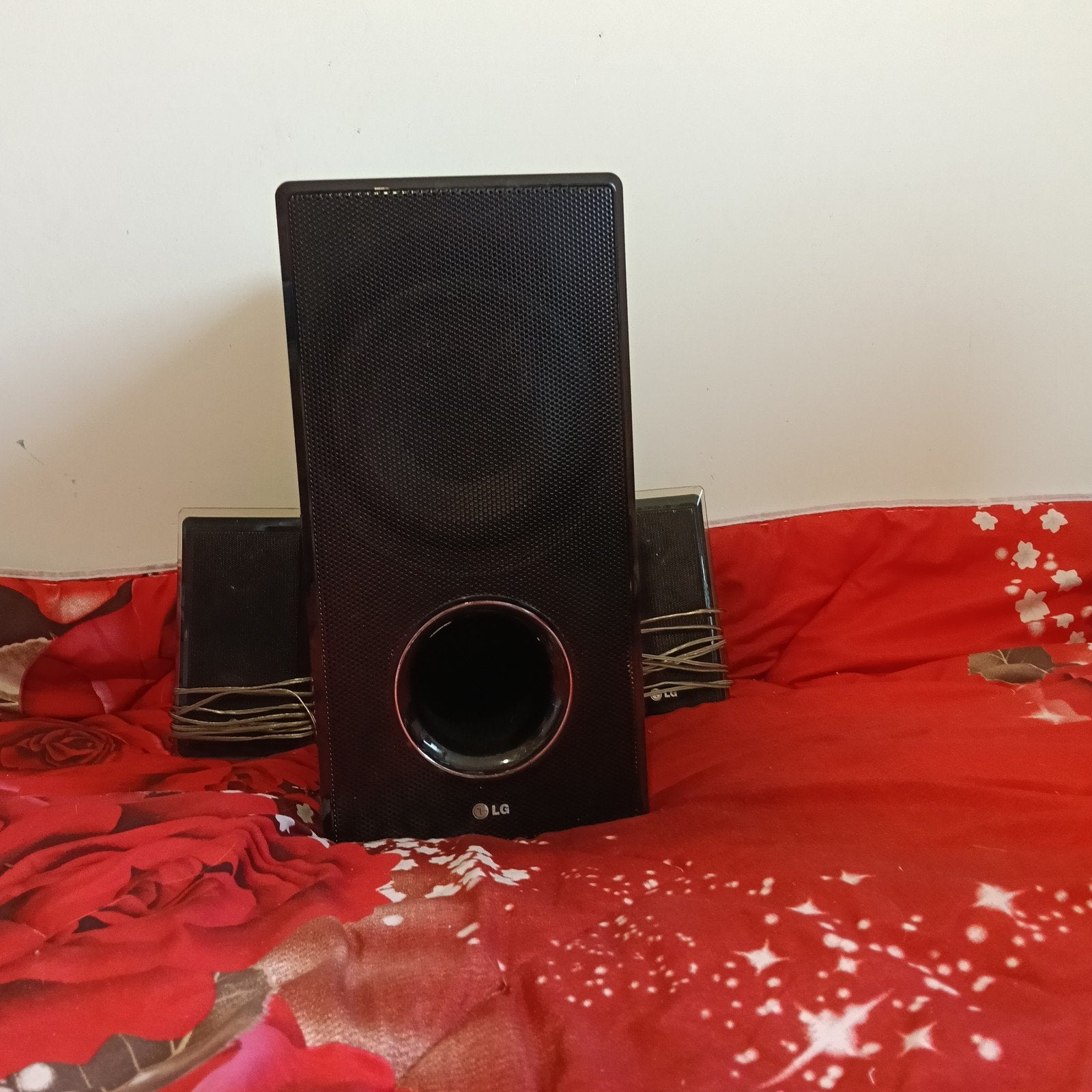LG Subwoofer met 2 Satteliet Speakers, Audio, Tv en Foto, Home Cinema-sets, Overige merken, Soundbar, Verzenden, Blu-ray-speler