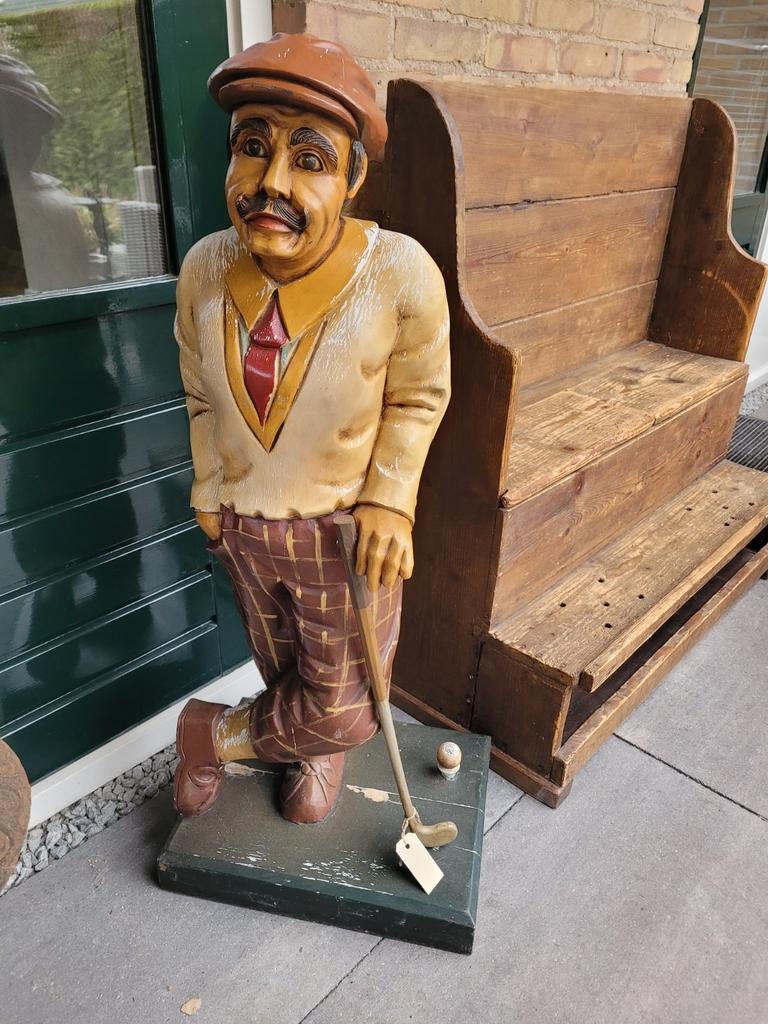 Zwaar massief houten beeld 'Golfer' op plateau ca. 100 cm., Ophalen