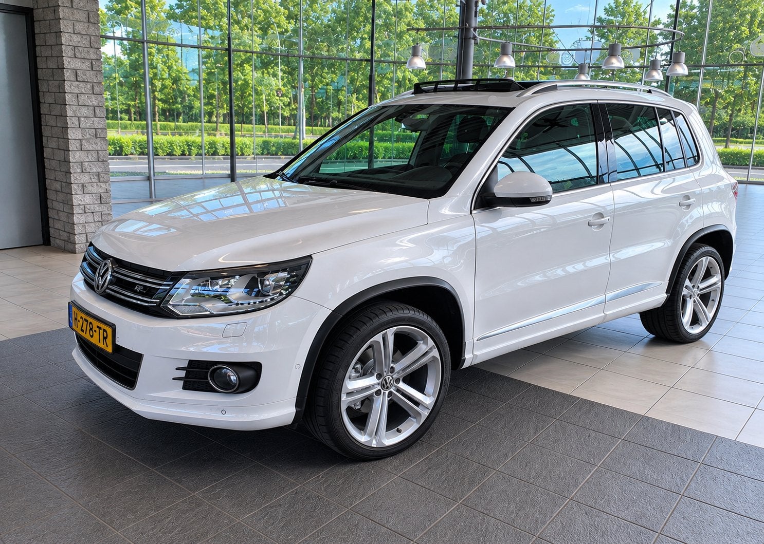 Volkswagen Tiguan 1.4 TSI 118KW BMT 2013 Wit, Auto's, 1800 kg, 4 cilinders, 160 pk, 14 km/l