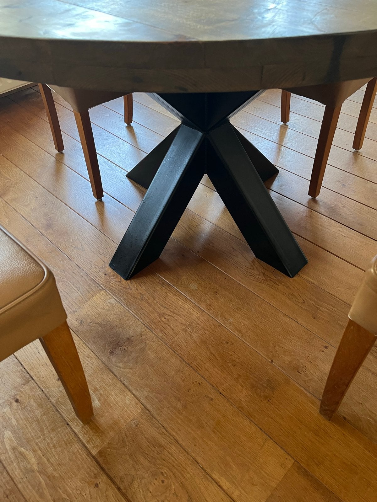 Ronde Eethoek Ø140cm met 4 lichtbruine leren stoelen, Huis en Inrichting, Tafels | Eettafels, Ophalen, Gebruikt, 100 tot 150 cm