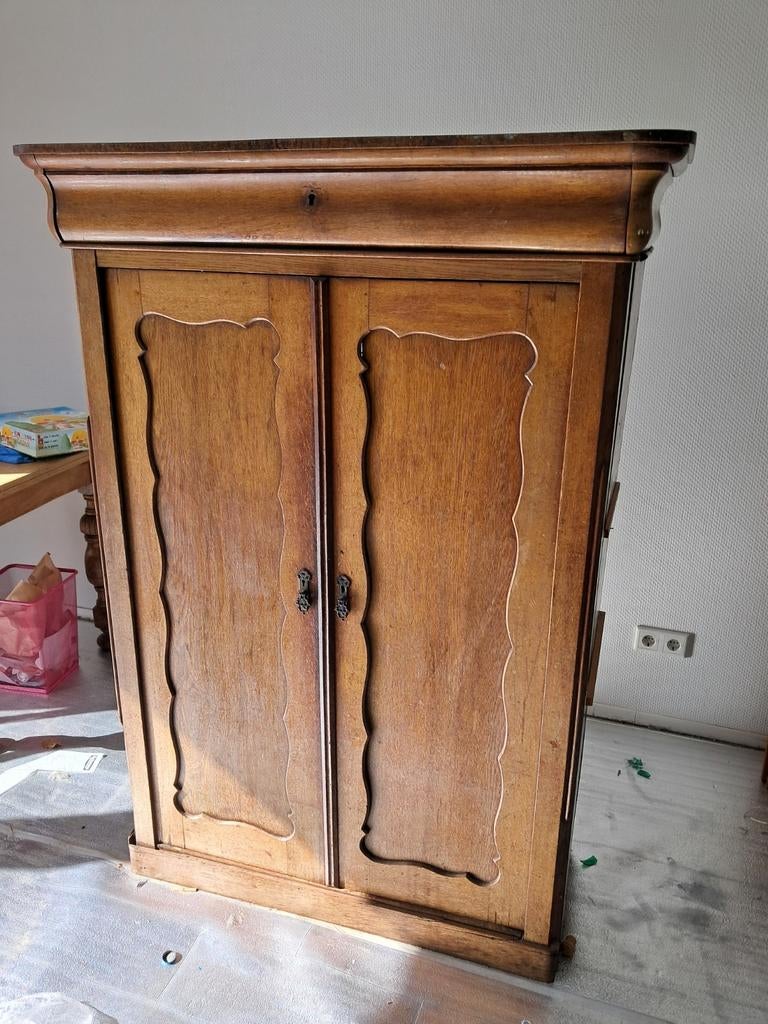 Antieke kast voor de hobbyist - opknapper, Antiek en Kunst, Antiek | Meubels | Kasten, Ophalen of Verzenden