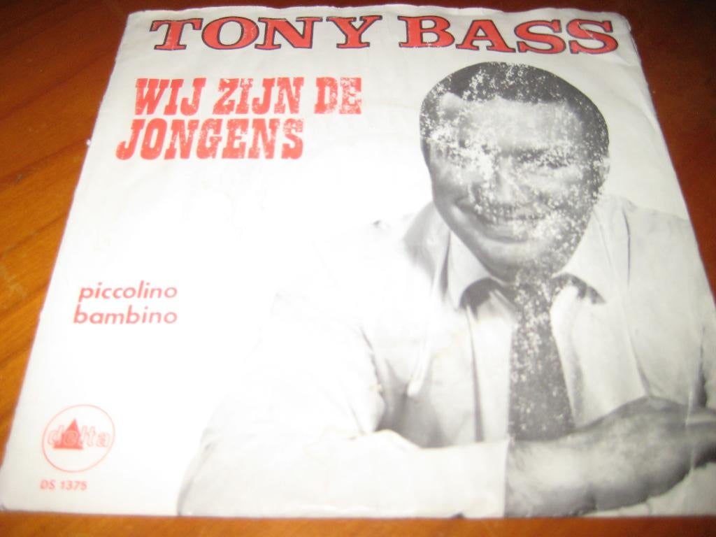 Tony Bass: Wij zijn de jongens, Ophalen of Verzenden, Zo goed als nieuw, Nederlandstalig